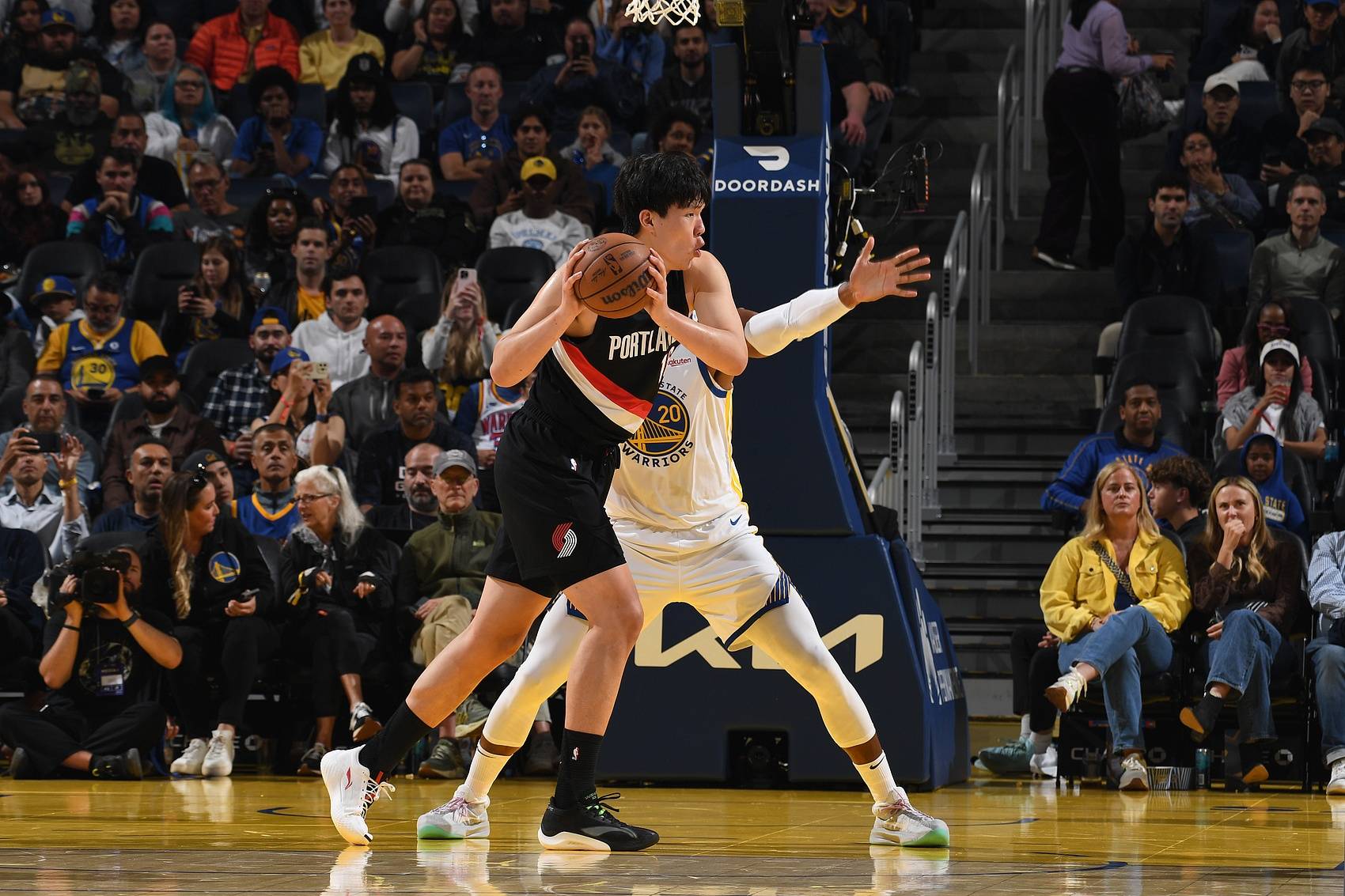 意大利杯赛程吃紧，纽约尼克斯清晨篮板制胜，赛场秩序良好，身体对抗强度拉满(意大利威尼斯队)-开云体育